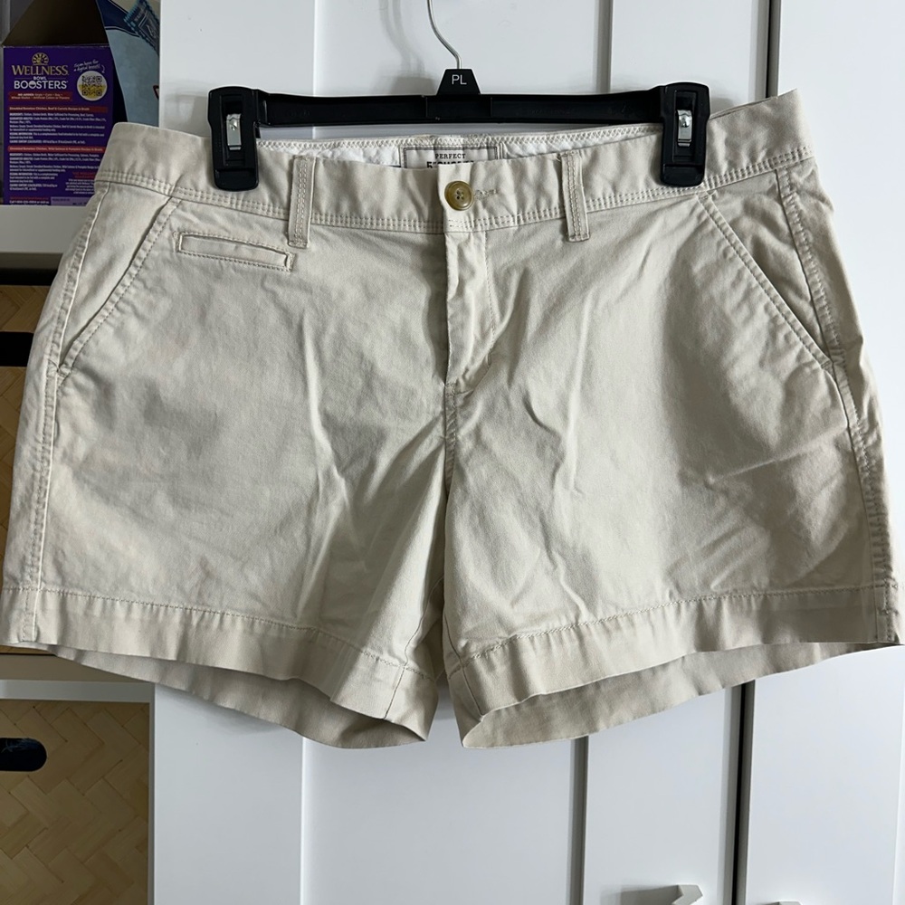 Old Navy low rise 5in perfect shorts 12 khaki